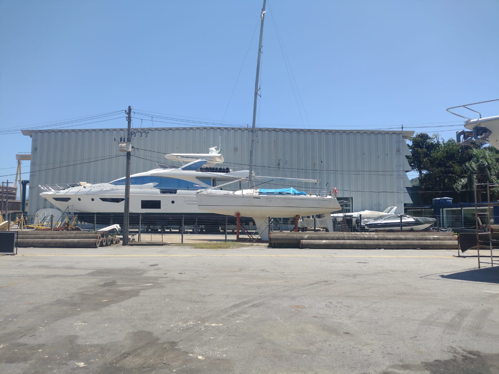 Área externa e estrutura da BBS Boat Service